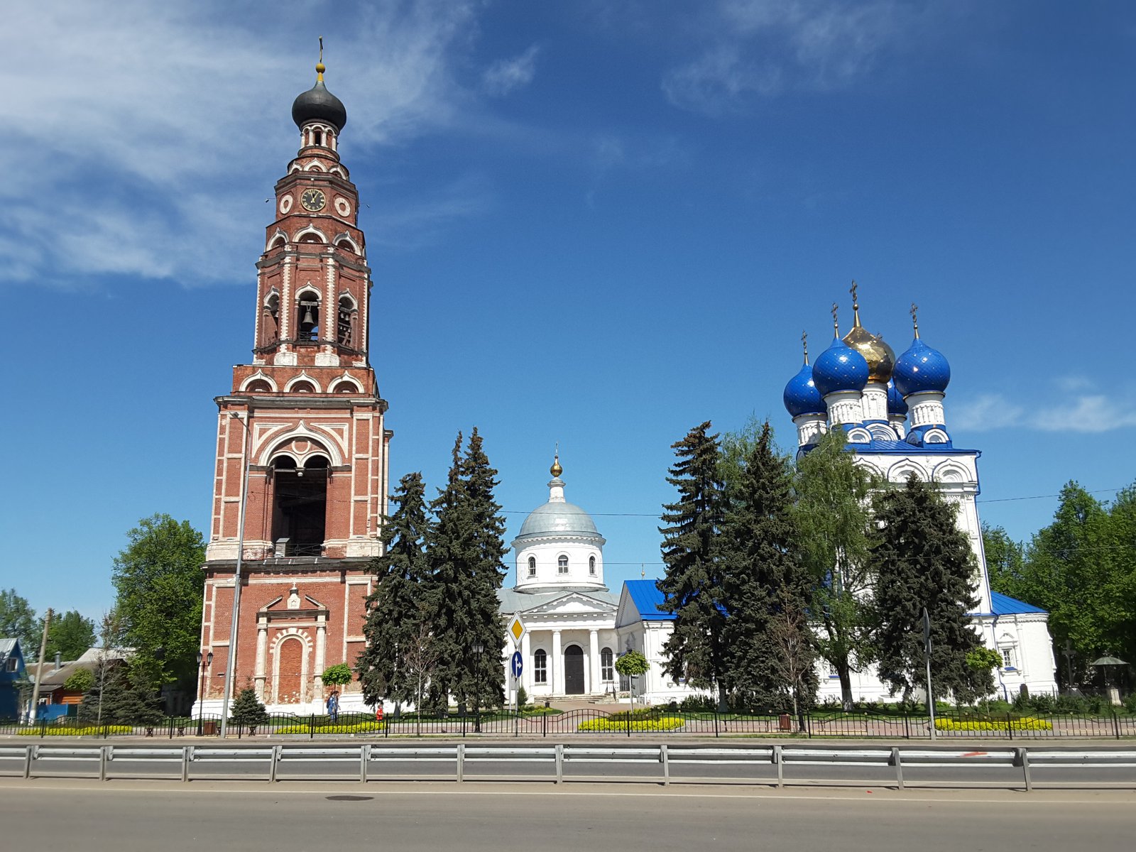 Соборный комплекс, ювелирный завод и живописное озеро: что посмотреть в  Бронницах